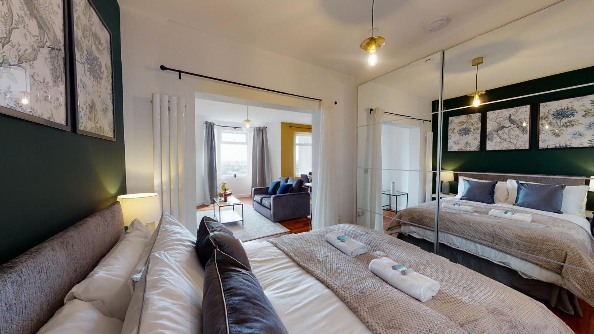 Studio Apartment With 65" Smart Tv Newport  Exterior foto