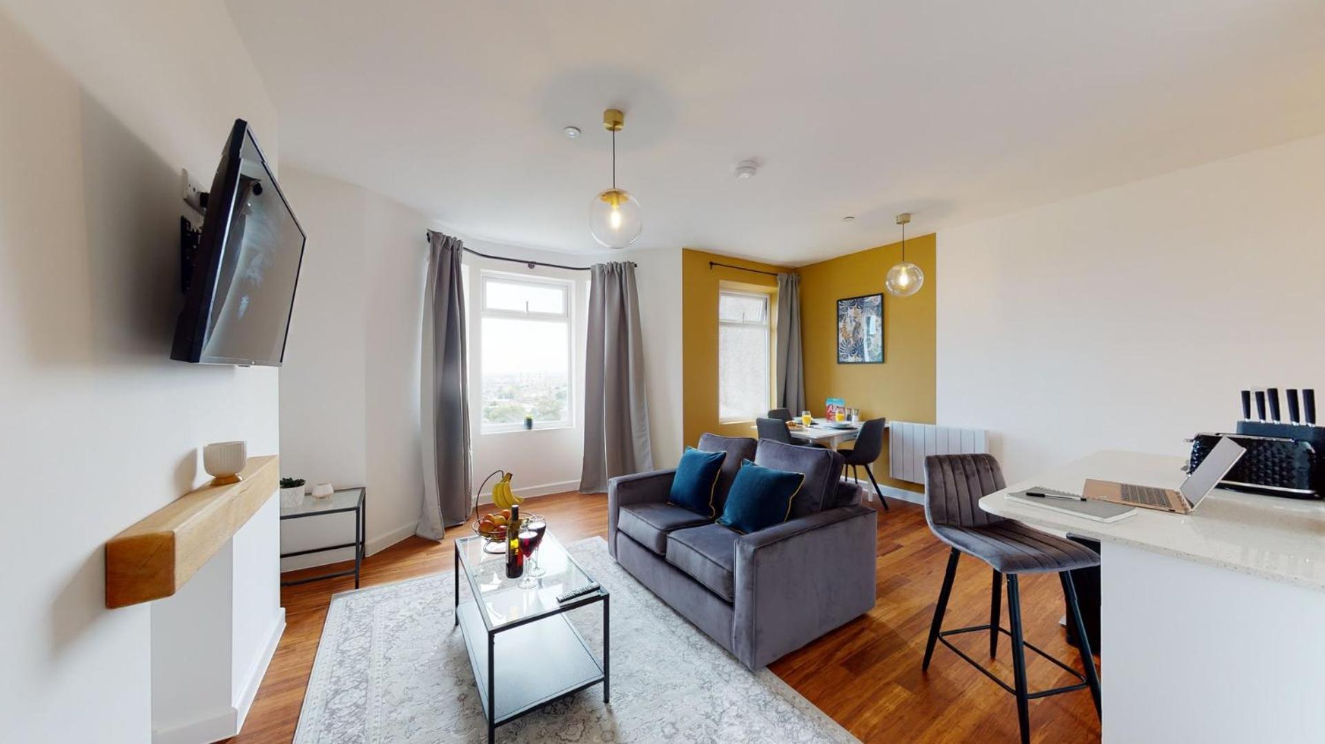 Studio Apartment With 65" Smart Tv Newport  Exterior foto