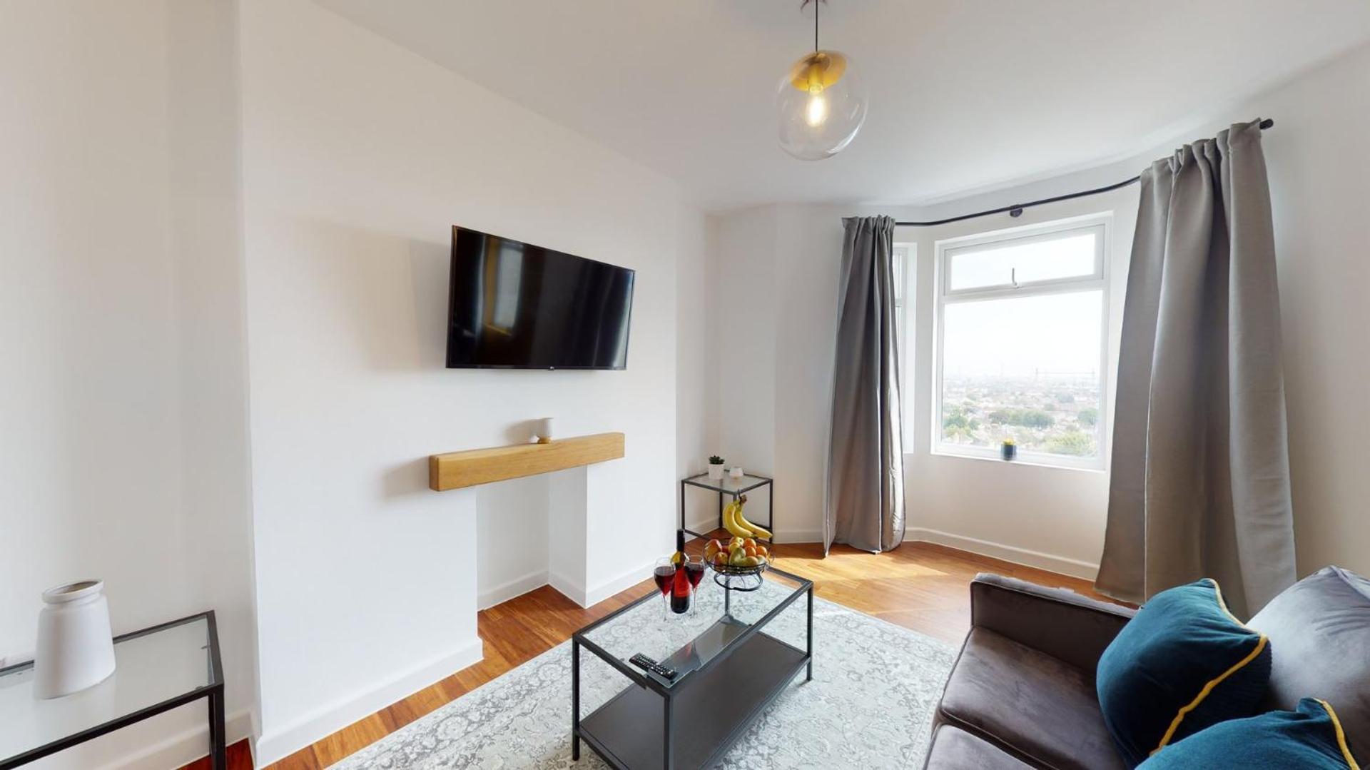 Studio Apartment With 65" Smart Tv Newport  Exterior foto