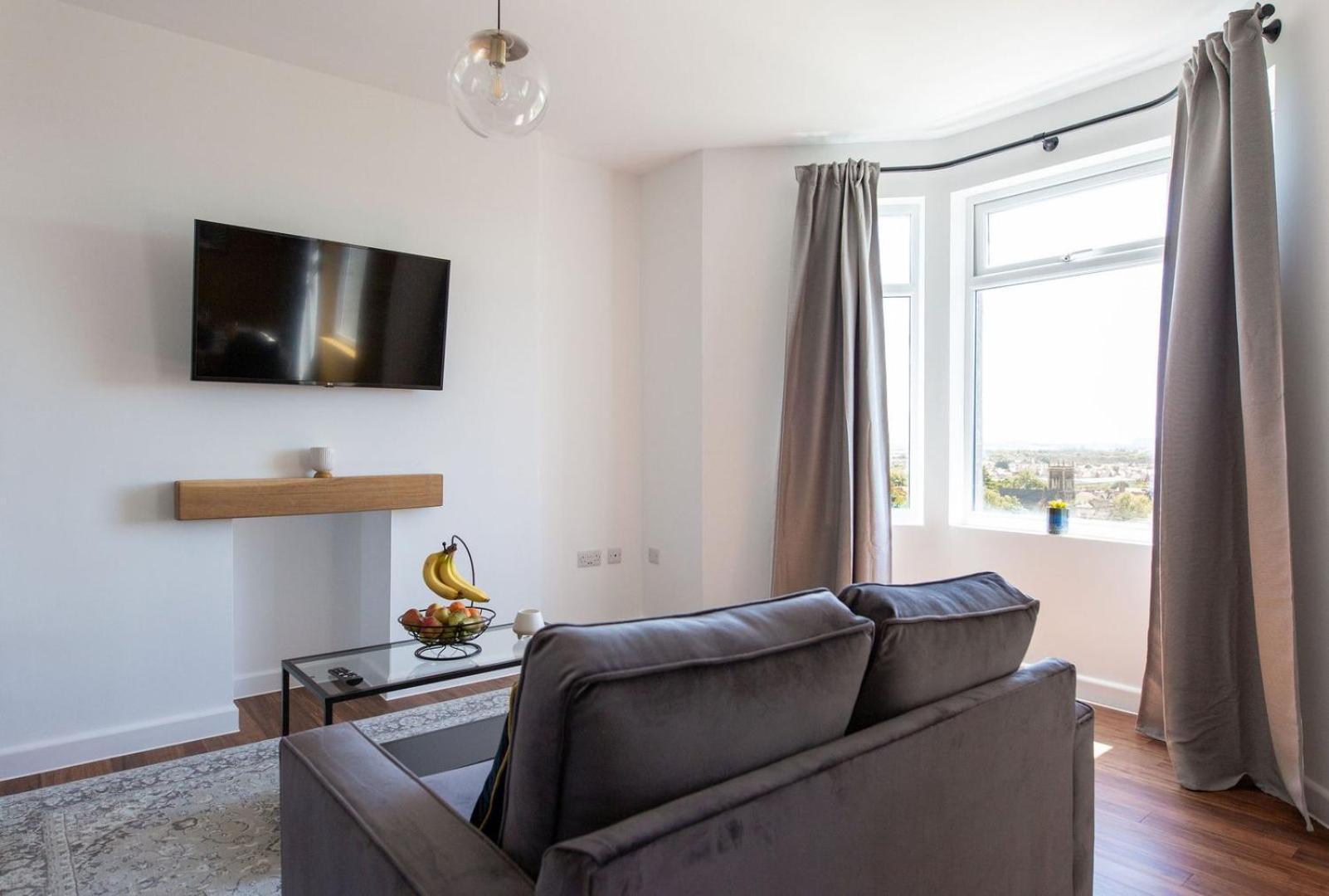Studio Apartment With 65" Smart Tv Newport  Exterior foto