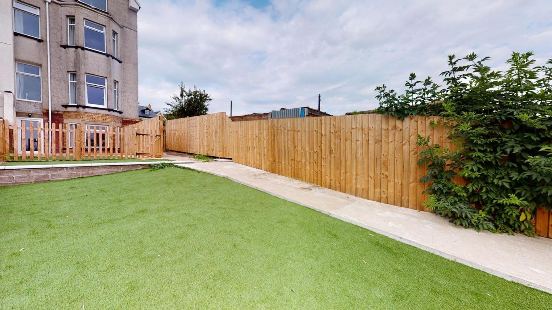 Studio Apartment With 65" Smart Tv Newport  Exterior foto